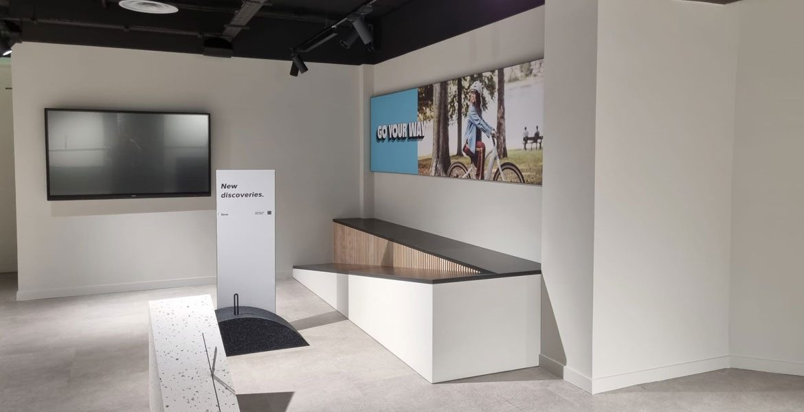 New discoveries area showroom fit out